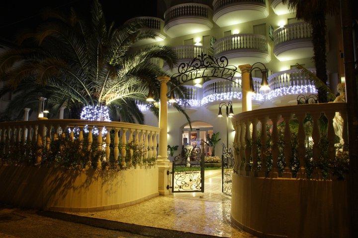 Hotel Eva Alba Adriatica Exterior foto