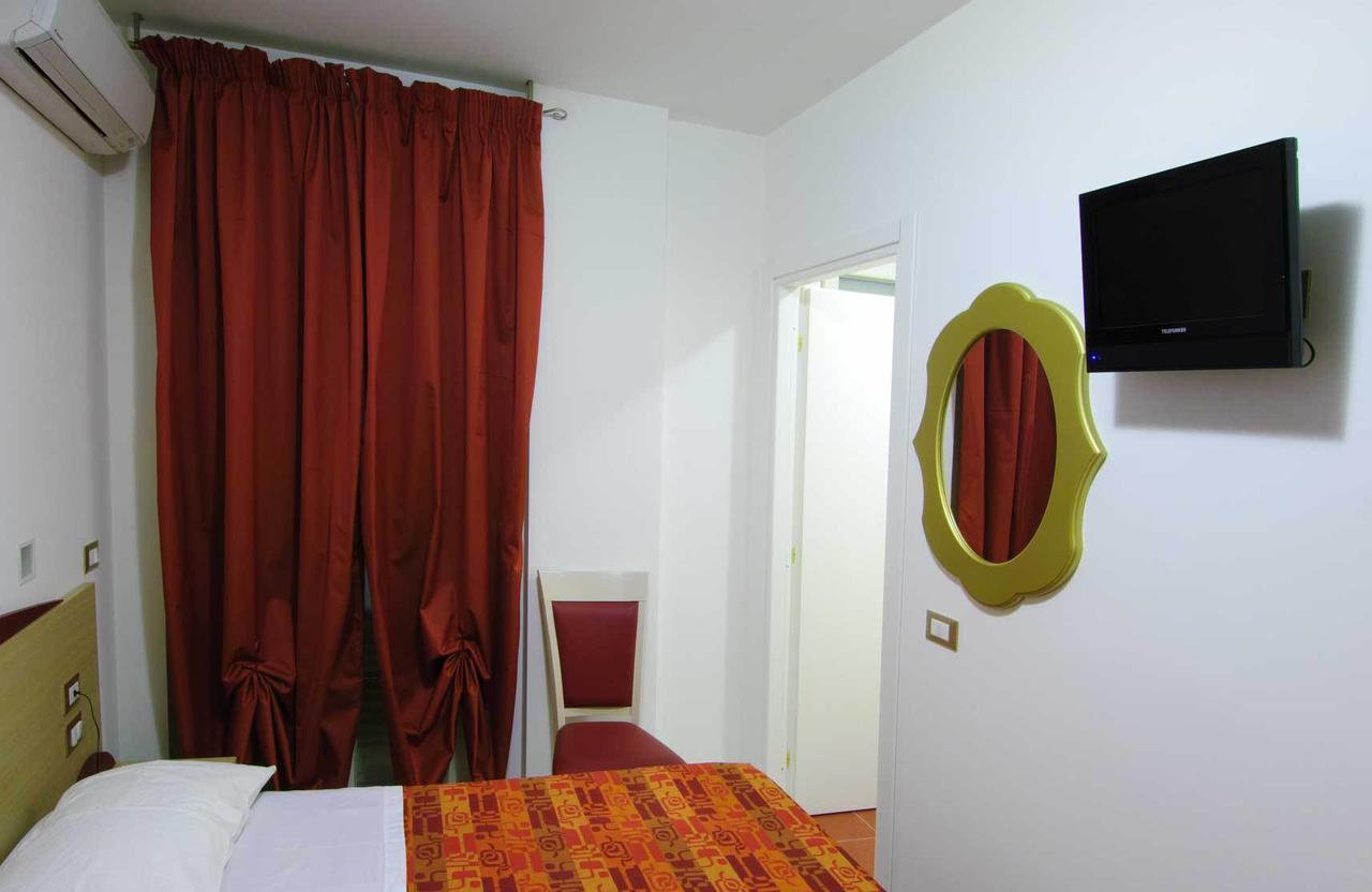 Hotel Eva Alba Adriatica Exterior foto